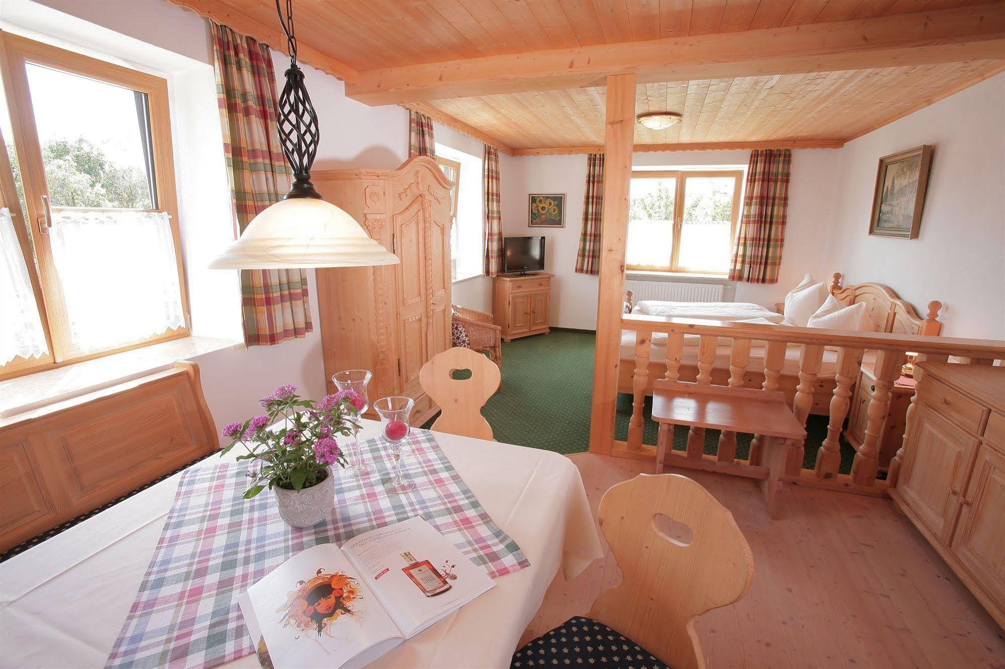 Pension Schweizerhaus Garni Weyarn Exterior foto