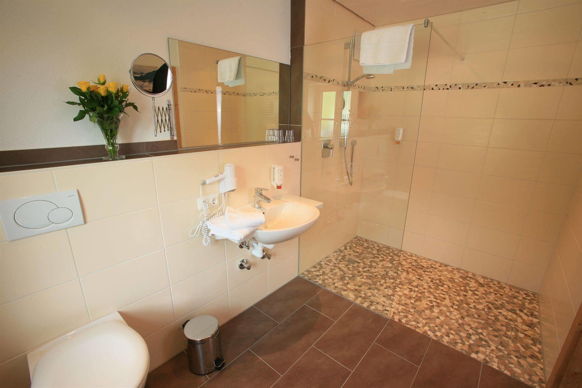 Pension Schweizerhaus Garni Weyarn Exterior foto