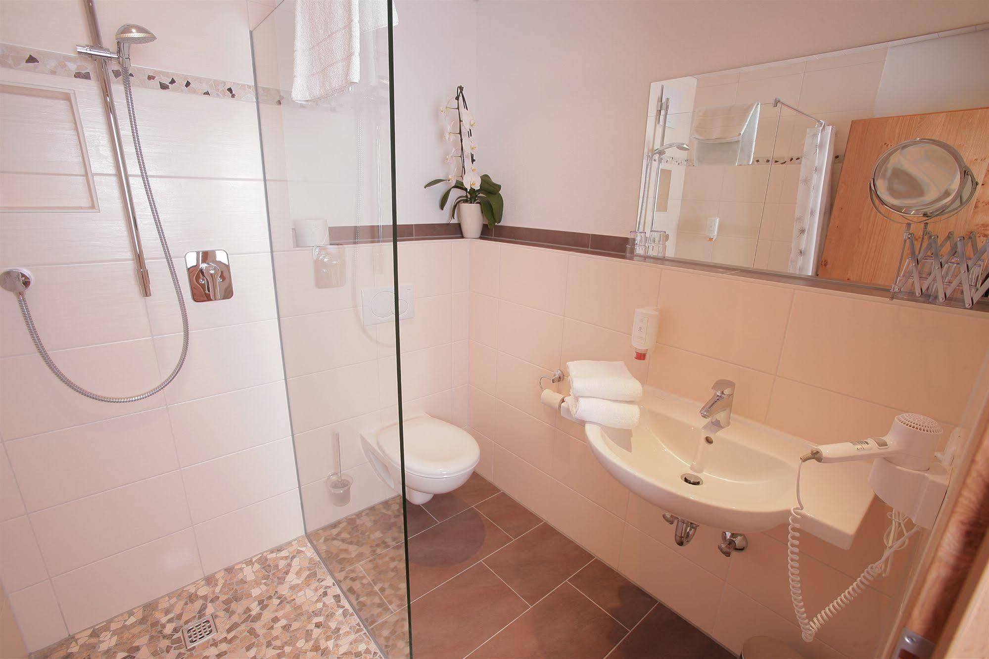 Pension Schweizerhaus Garni Weyarn Exterior foto