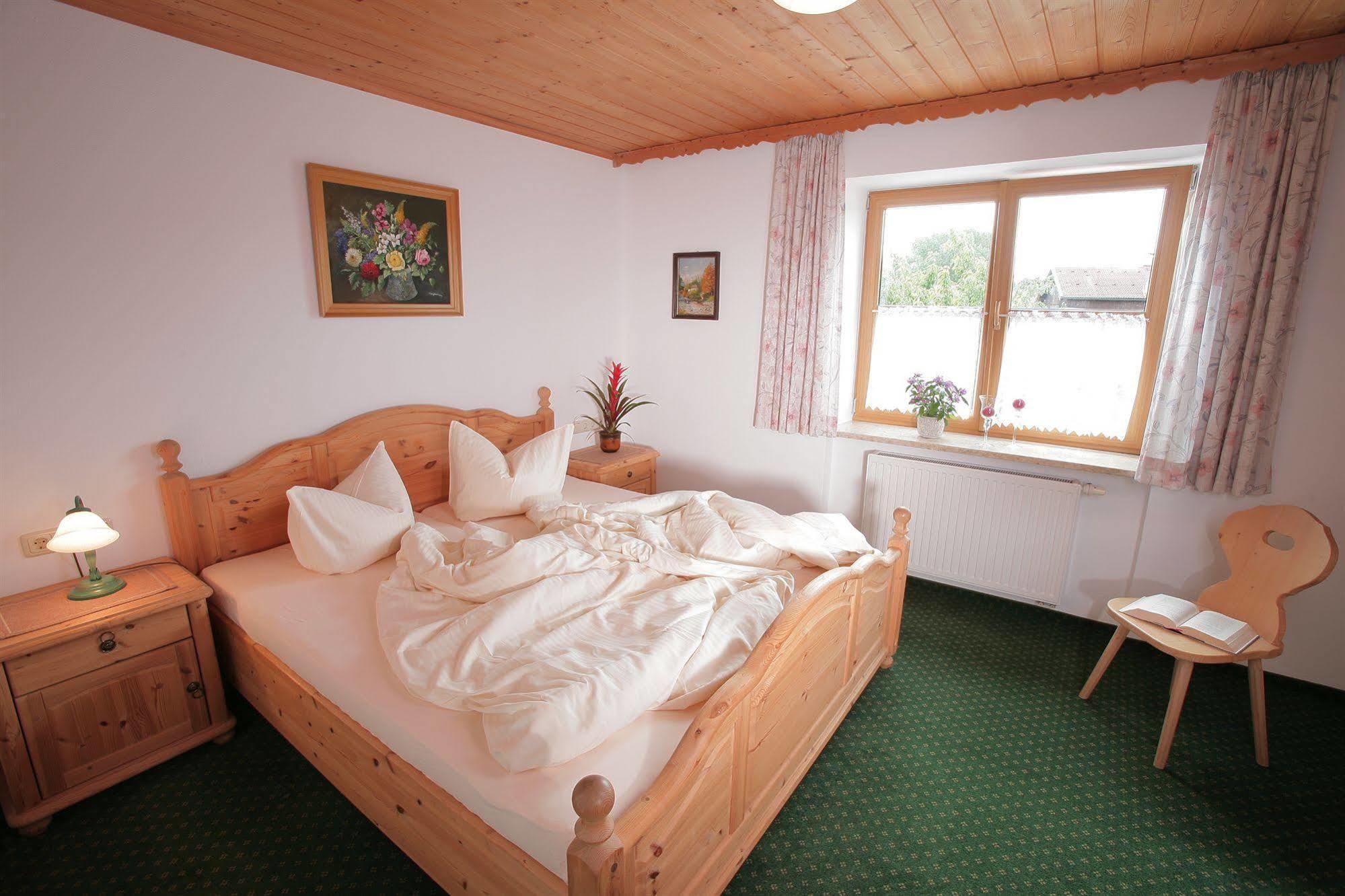 Pension Schweizerhaus Garni Weyarn Exterior foto